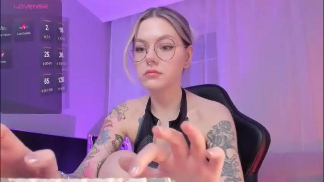 Image 3 of koza_dereza_ Stream on Chaturbate on 2 months ago