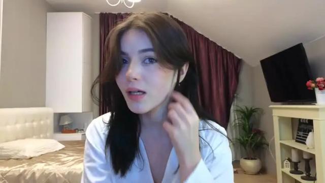 Image 3 of kr1stinarrow Stream on Chaturbate on 25 months ago