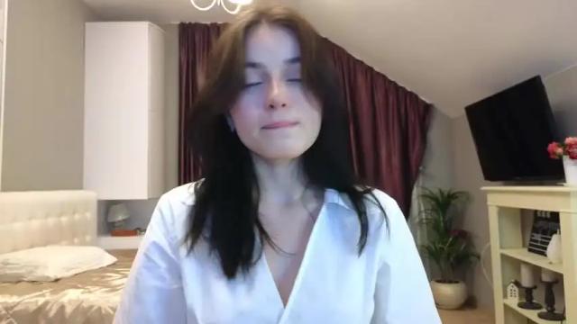 Image 4 of kr1stinarrow Stream on Chaturbate on 25 months ago