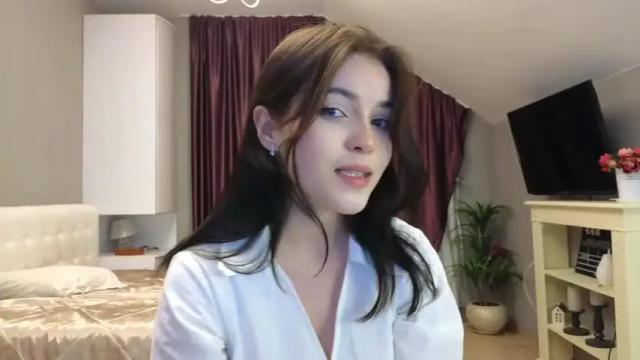 Image 2 of kr1stinarrow Stream on Chaturbate on 25 months ago