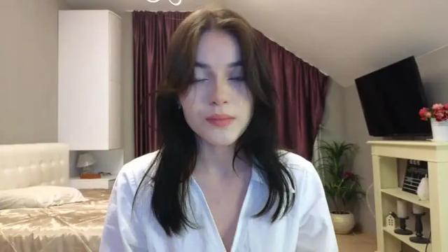 Image 3 of kr1stinarrow Stream on Chaturbate on 25 months ago