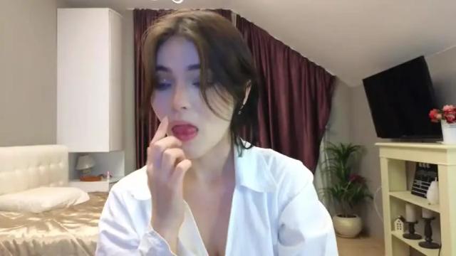 Image 3 of kr1stinarrow Stream on Chaturbate on 25 months ago