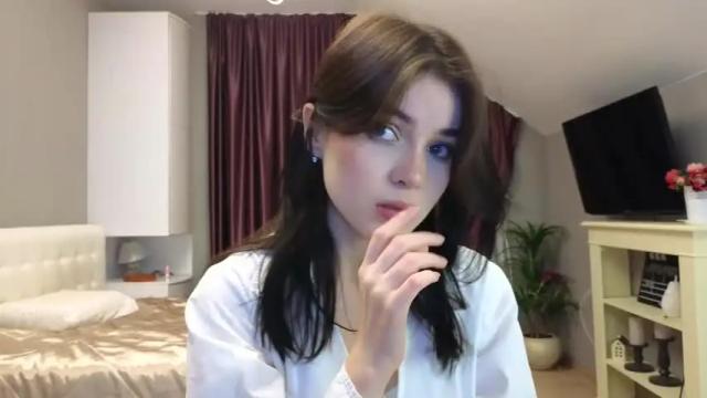 Image 6 of kr1stinarrow Stream on Chaturbate on 25 months ago