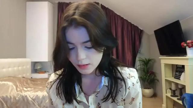 Image 10 of kr1stinarrow Stream on Chaturbate on 25 months ago