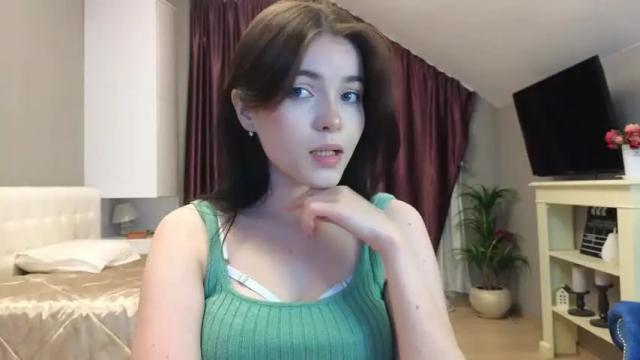 Image 3 of kr1stinarrow Stream on Chaturbate on 25 months ago