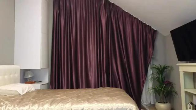 Image 10 of kr1stinarrow Stream on Chaturbate on 25 months ago