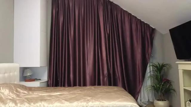 Image 12 of kr1stinarrow Stream on Chaturbate on 24 months ago