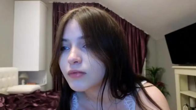 Image 11 of kr1stinarrow Stream on Chaturbate on 23 months ago