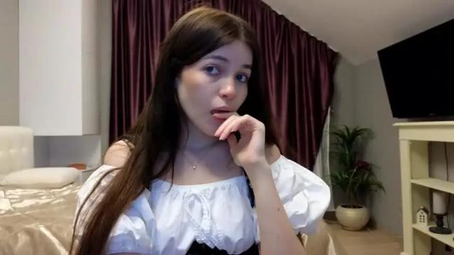 Image 2 of kr1stinarrow Stream on Chaturbate on 23 months ago