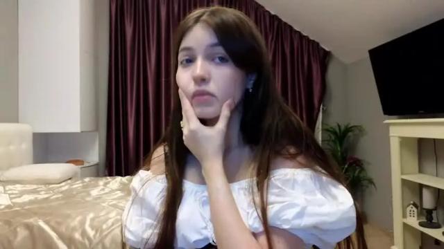 Image 4 of kr1stinarrow Stream on Chaturbate on 23 months ago