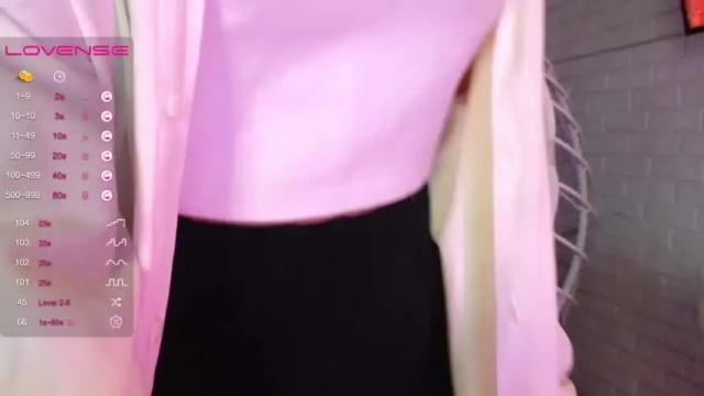 Image 12 of kr1stinarrow Stream on Chaturbate on 23 months ago