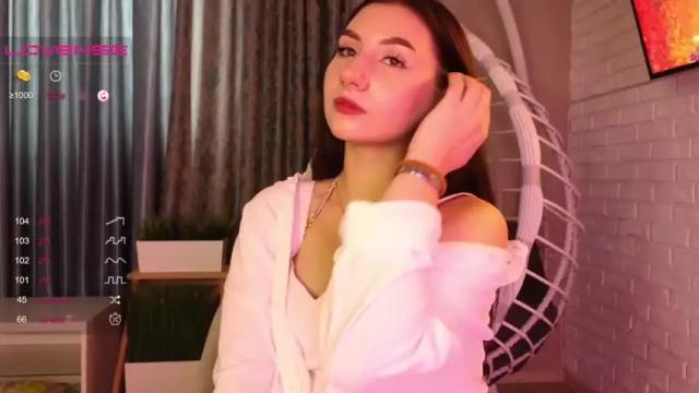 Image 7 of kr1stinarrow Stream on Chaturbate on 23 months ago