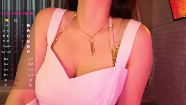 Image 8 of kr1stinarrow Stream on Chaturbate on 23 months ago