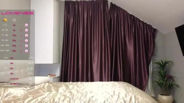 Image 6 of kr1stinarrow Stream on Chaturbate on 23 months ago