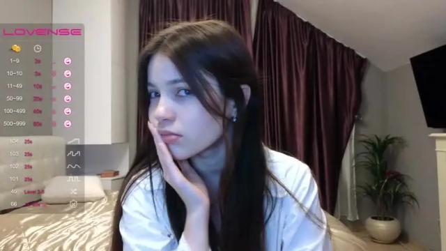 Image 2 of kr1stinarrow Stream on Chaturbate on 23 months ago