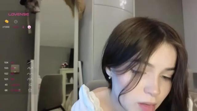 Image 11 of kr1stinarrow Stream on Chaturbate on 22 months ago