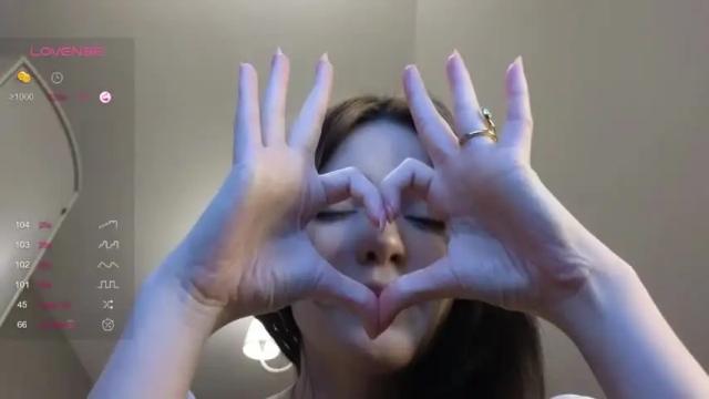 Image 10 of kr1stinarrow Stream on Chaturbate on 22 months ago