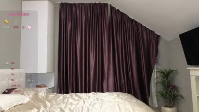 Image 11 of kr1stinarrow Stream on Chaturbate on 22 months ago