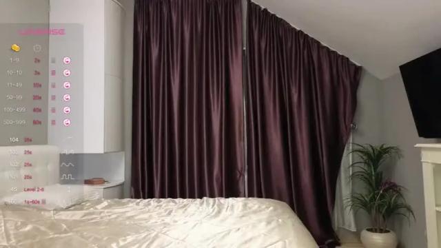 Image 2 of kr1stinarrow Stream on Chaturbate on 22 months ago