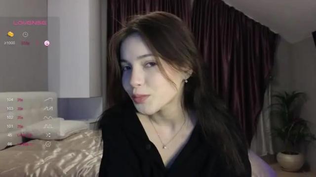 Image 2 of kr1stinarrow Stream on Chaturbate on 22 months ago