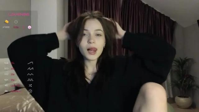 Image 3 of kr1stinarrow Stream on Chaturbate on 22 months ago