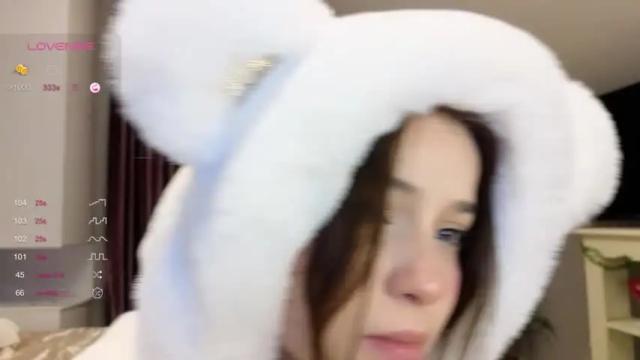 Image 2 of kr1stinarrow Stream on Chaturbate on 22 months ago