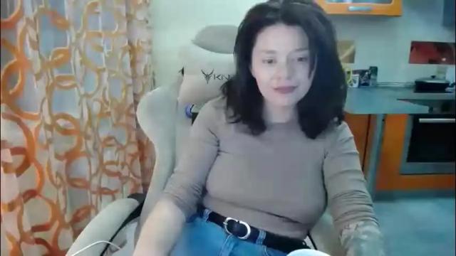 Image 2 of kris_again Stream on Chaturbate on 26 days ago