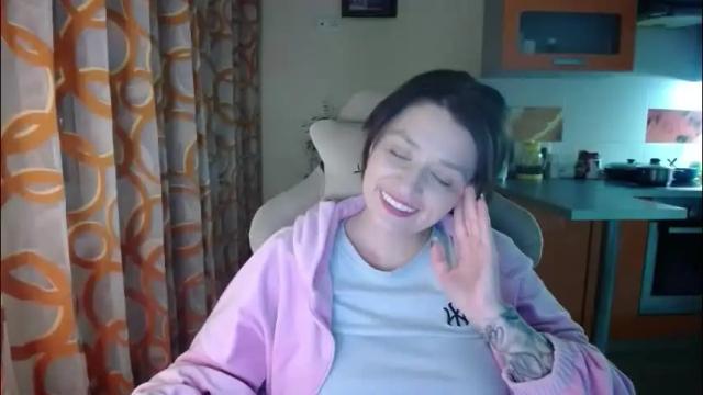 Image 3 of kris_again Stream on Chaturbate on 4 days ago