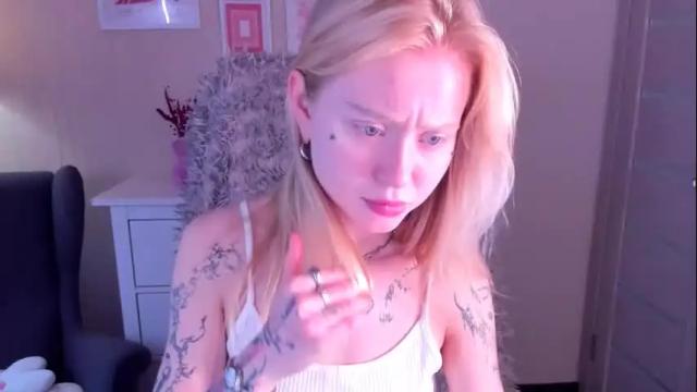 Image 3 of kris_grant Stream on Chaturbate on 14 days ago