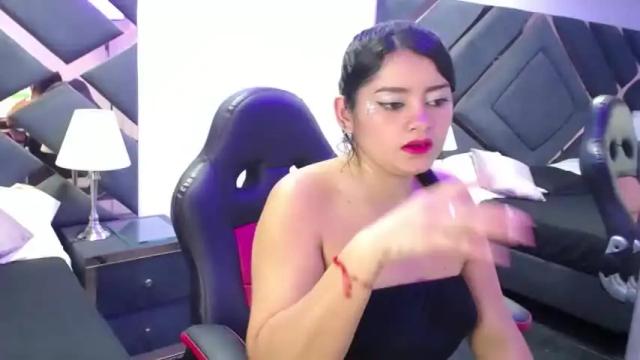 Image 11 of krisi_ayne Stream on Chaturbate on 18 months ago