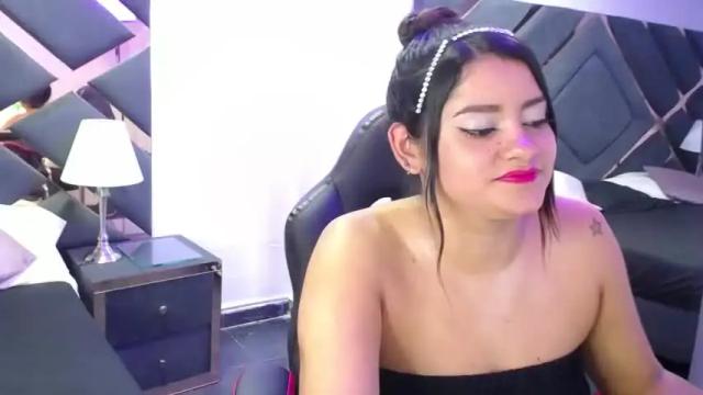 Image 2 of krisi_ayne Stream on Chaturbate on 18 months ago