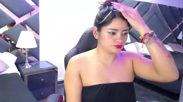 Image 4 of krisi_ayne Stream on Chaturbate on 18 months ago