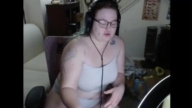 Image 4 of krispykitty Stream on Chaturbate on 16 months ago