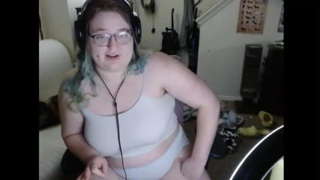 Image 6 of krispykitty Stream on Chaturbate on 16 months ago