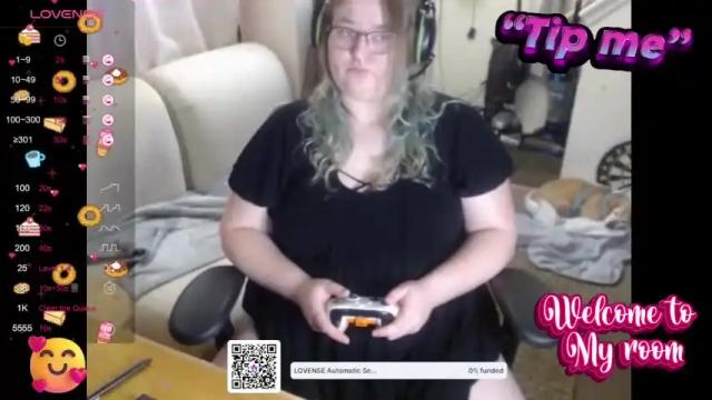 Image 2 of krispykitty Stream on Chaturbate on 16 months ago