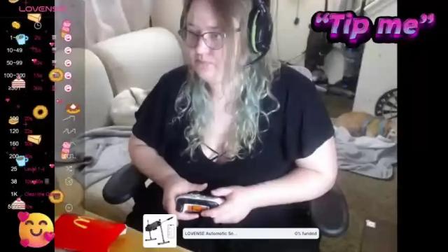 Image 4 of krispykitty Stream on Chaturbate on 16 months ago