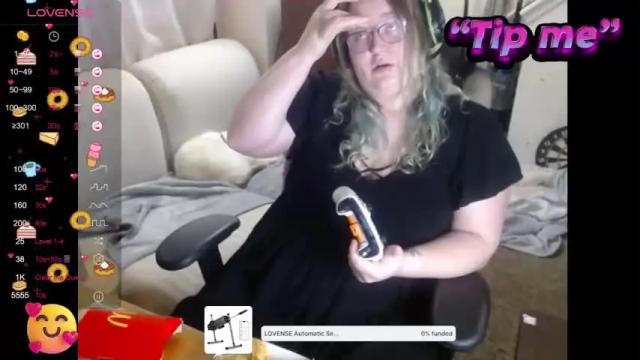 Image 6 of krispykitty Stream on Chaturbate on 16 months ago