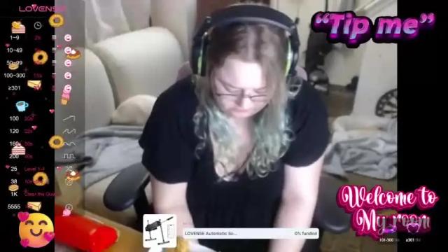 Image 8 of krispykitty Stream on Chaturbate on 16 months ago