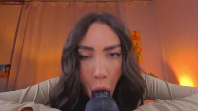 Image 2 of kriss_baby_ Stream on Chaturbate on 18 months ago