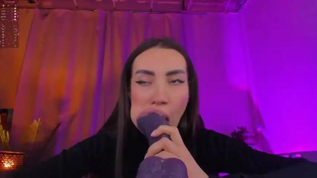 Image 2 of kriss_baby_ Stream on Chaturbate on 15 months ago