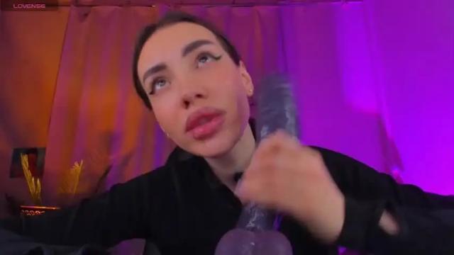 Image 7 of kriss_baby_ Stream on Chaturbate on 15 months ago