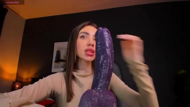 Image 4 of kriss_baby_ Stream on Chaturbate on 14 months ago