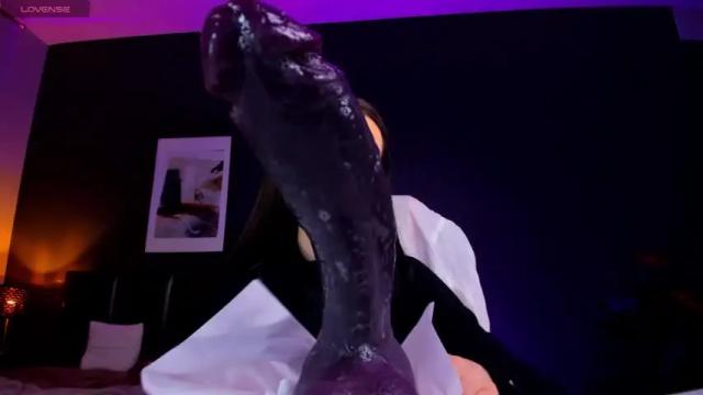 Image 2 of kriss_baby_ Stream on Chaturbate on 14 months ago