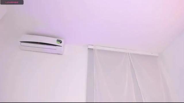 Image 11 of krissell_ Stream on Chaturbate on 22 months ago