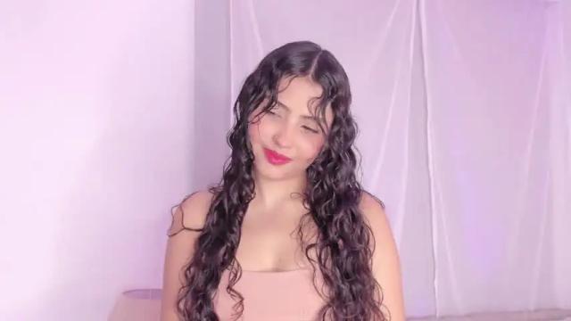 Image 7 of krissell_ Stream on Chaturbate on 22 months ago