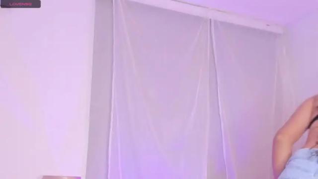 Image 4 of krissell_ Stream on Chaturbate on 22 months ago