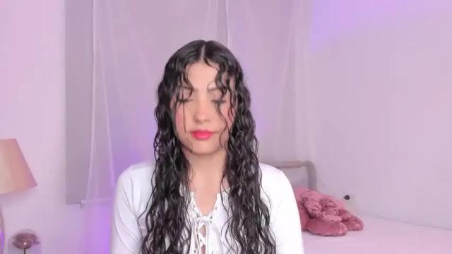 Image 8 of krissell_ Stream on Chaturbate on 22 months ago