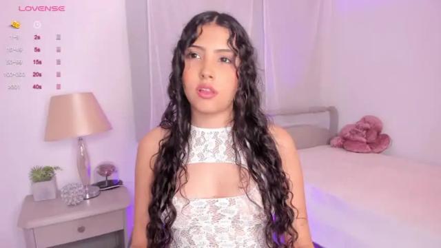 Image 3 of krissell_ Stream on Chaturbate on 21 months ago