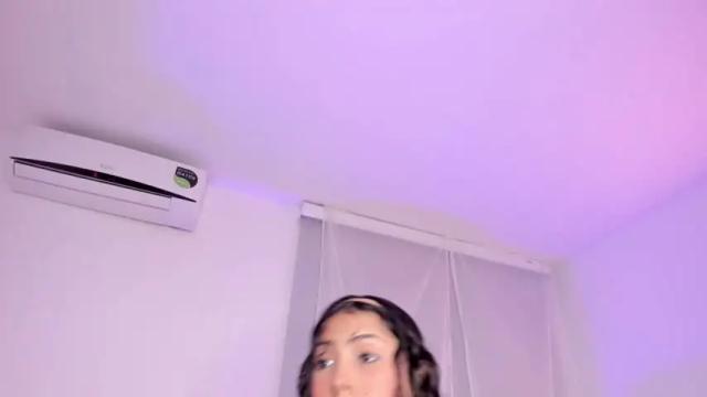 Image 4 of krissell_ Stream on Chaturbate on 21 months ago