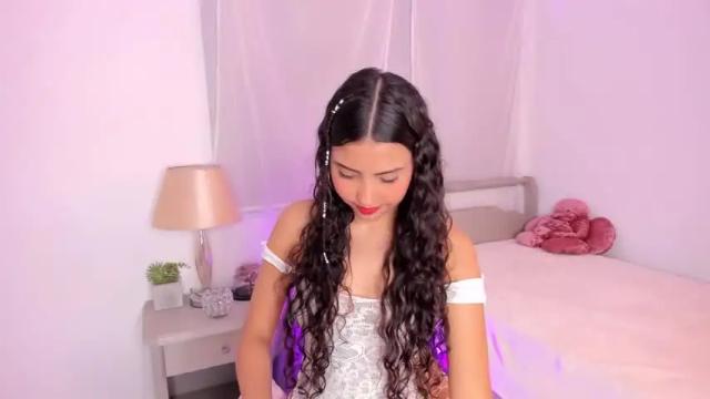 Image 7 of krissell_ Stream on Chaturbate on 21 months ago